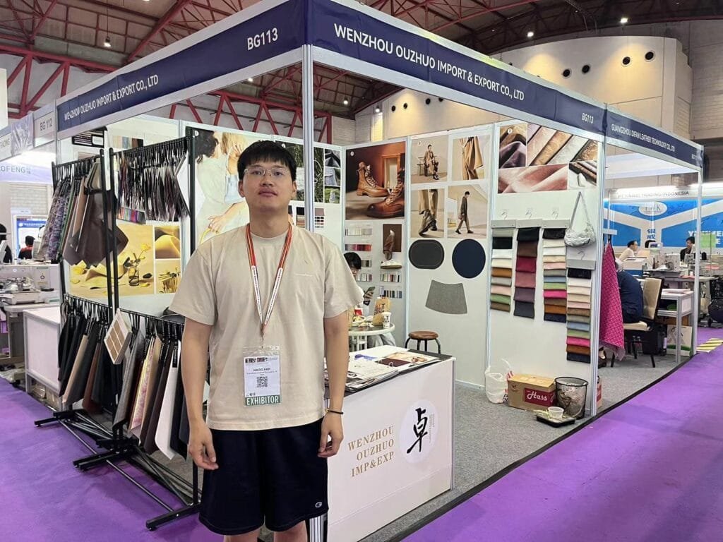 El mejor proveedor de cuero artificial | Ouzhuo en la feria del cuero Indonesia 2024 3 Stand de Ouzhuo International Trading en la feria del cuero Indonesia 2024